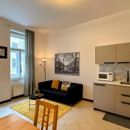 Cozy Letna Flat Walk To Center Lejlighed Prag