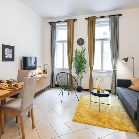 Cozy Letna Flat Walk To Center Apartamento *