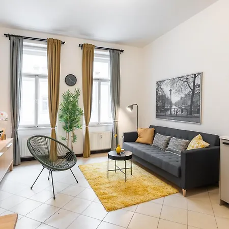 Cozy Letna Flat Walk To Center Lejlighed Prag