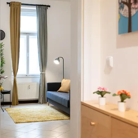 Cozy Letna Flat Walk To Center * Praga