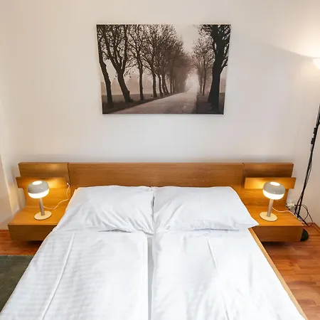 Cozy Letna Flat Walk To Center * Prag