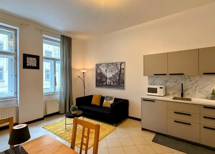 Cozy Letna Flat Walk To Center Апартаменты Прага
