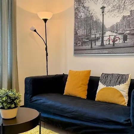 Cozy Letna Flat Walk To Center